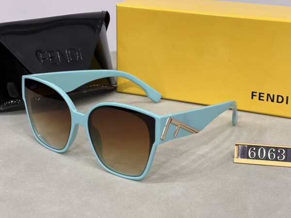 Fendi Oversized Square Sunglasses for Women – Luxury Gradient UV Protection Designer Eyewear
