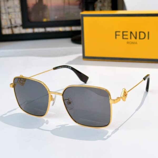 Fendi Modern Square Sunglasses – Fashion Metal Frame UV Protection