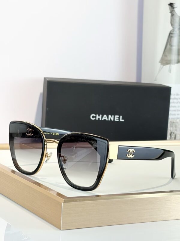 CHANEL Elegant Square Gradient Sunglasses