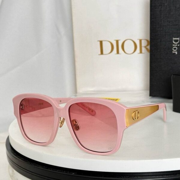 DIOR Signature Cat-Eye Sunglasses  Timeless Elegance Meets Modern Luxury