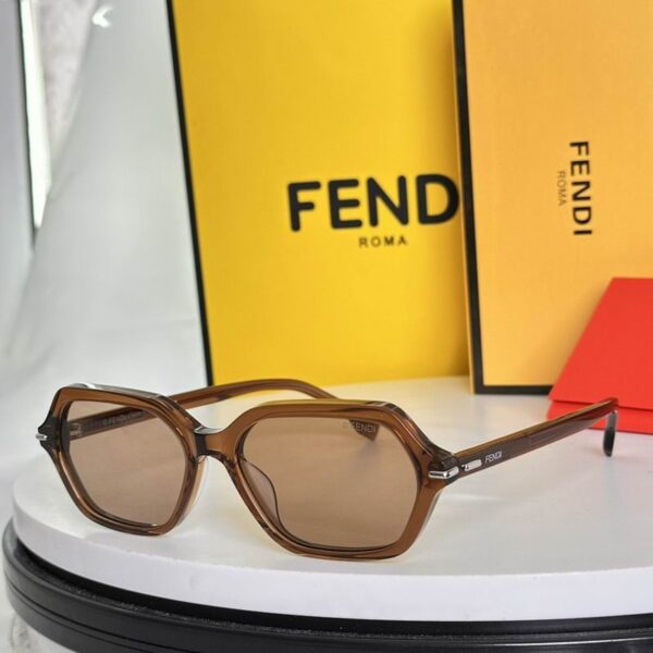 Fendi Statement Geometric Sunglasses