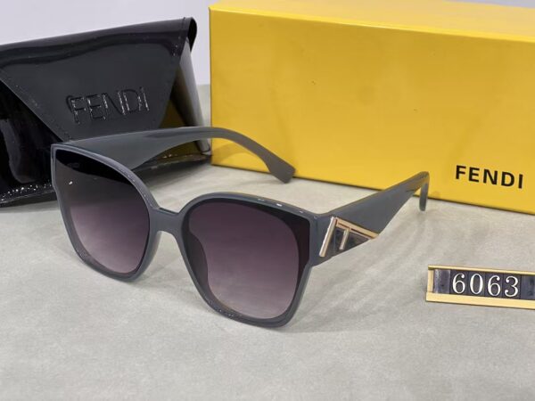Fendi Oversized Square Sunglasses for Women – Luxury Gradient UV Protection Designer Eyewear