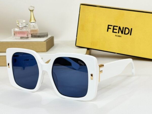 Fendi Oversized Square Sunglasses – Modern Luxury Statement