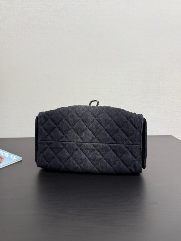 CHANEL 25 Bag 25S, diamond pattern gold chain, denim material with gold buckle, shoulder bag, female style, black