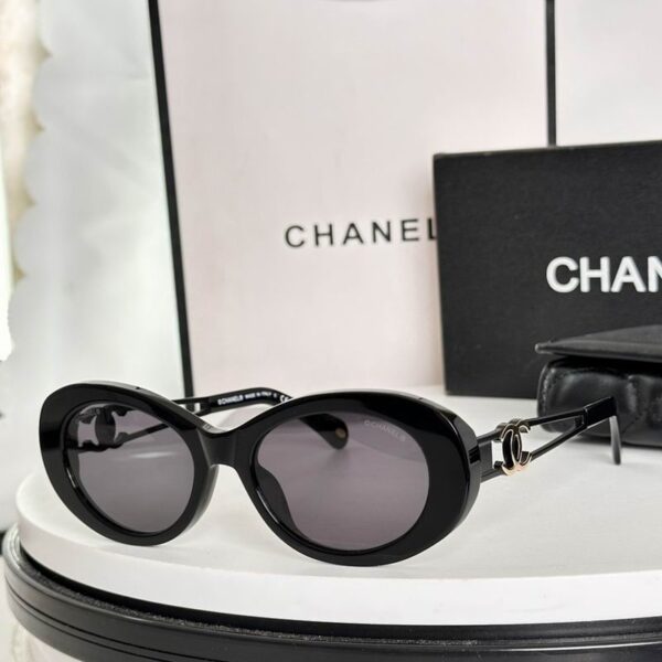 Chanel Vintage Oval Frame Sunglasses – Iconic Double CC Design