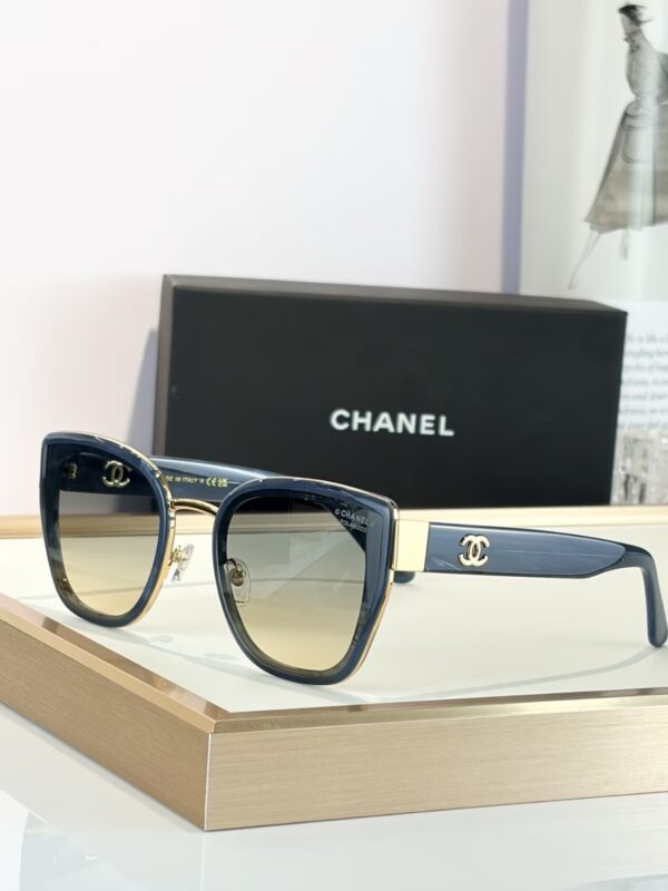 CHANEL Elegant Square Gradient Sunglasses