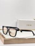 Dior Iconic Oversized Sunglasses – Timeless Luxury & Modern Edge