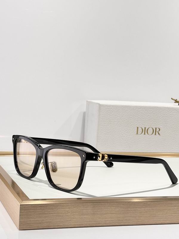 Dior Iconic Oversized Sunglasses – Timeless Luxury & Modern Edge