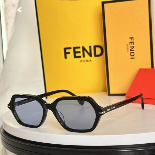 Fendi Statement Geometric Sunglasses