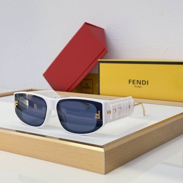 Fendi Oversized Logo Statement Sunglasses