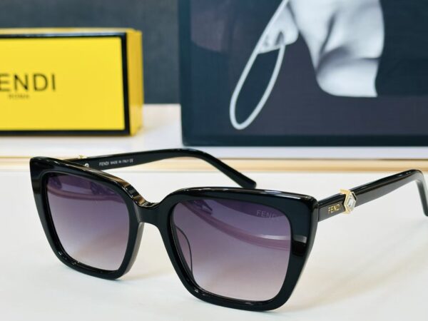Fendi Square Gradient Sunglasses – Premium Oversized UV Protection Fashion Eyewear