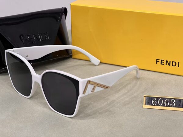 Fendi Oversized Square Sunglasses for Women – Luxury Gradient UV Protection Designer Eyewear