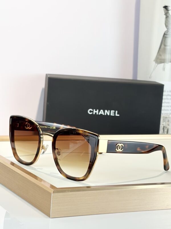 CHANEL Elegant Square Gradient Sunglasses