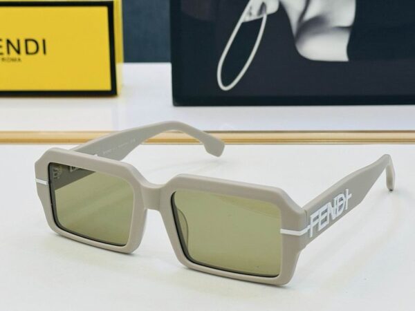 Fendi Bold Square Frame Sunglasses – Statement Logo Designer Shades