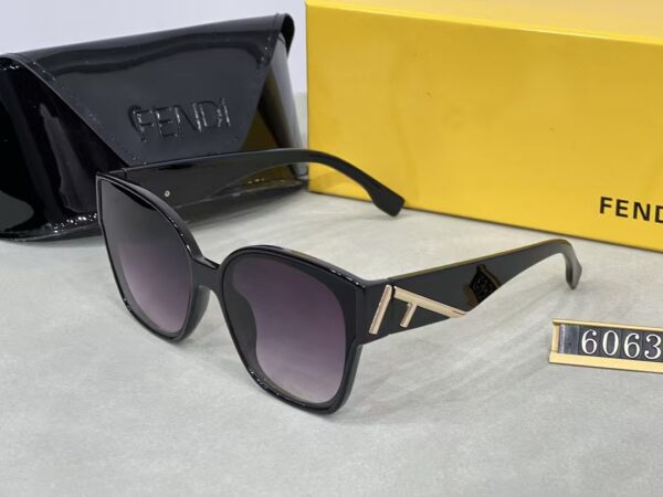 Fendi Oversized Square Sunglasses for Women – Luxury Gradient UV Protection Designer Eyewear