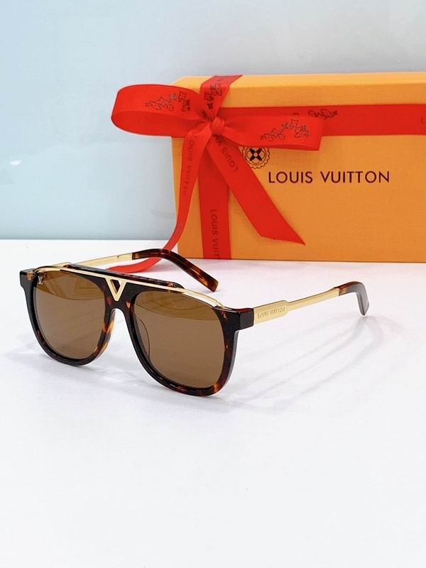 Luxury Aviator Square Sunglasses with V Metal Accent