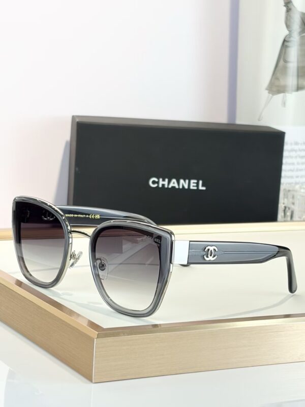 CHANEL Elegant Square Gradient Sunglasses