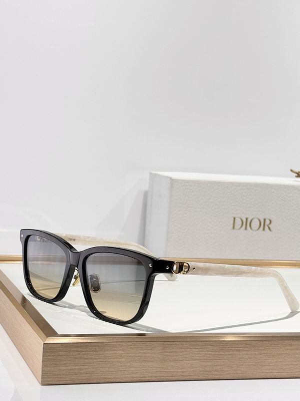 Dior Iconic Oversized Sunglasses – Timeless Luxury & Modern Edge