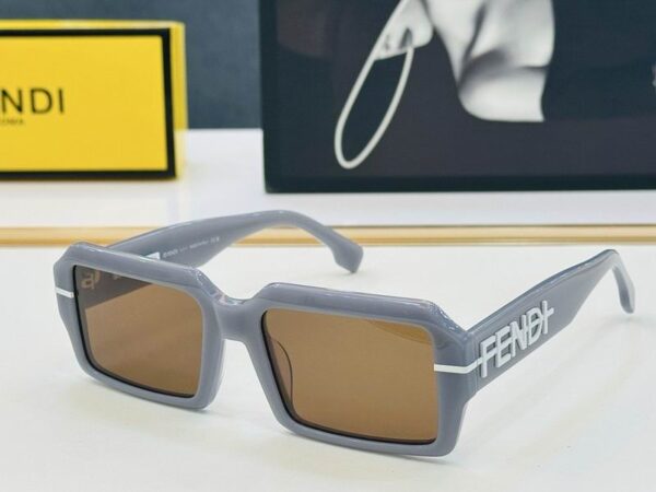 Fendi Bold Square Frame Sunglasses – Statement Logo Designer Shades
