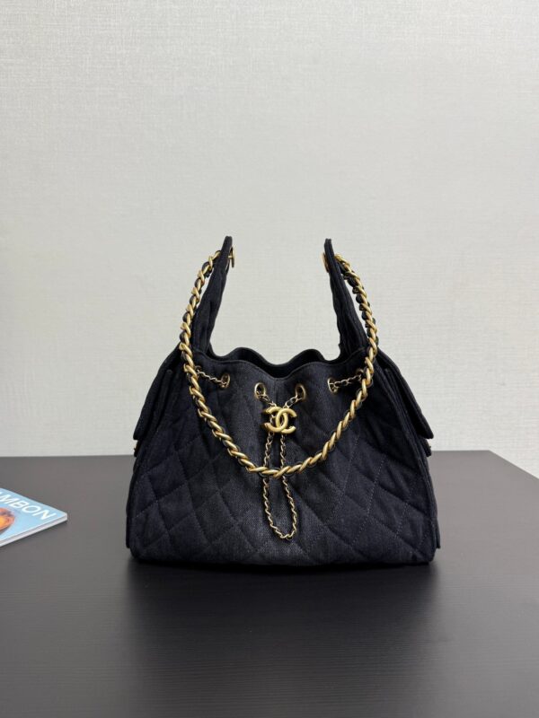 CHANEL 25 Bag 25S, diamond pattern gold chain, denim material with gold buckle, shoulder bag, female style, black