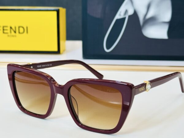 Fendi Square Gradient Sunglasses – Premium Oversized UV Protection Fashion Eyewear