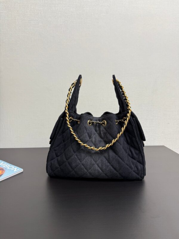 CHANEL 25 Bag 25S, diamond pattern gold chain, denim material with gold buckle, shoulder bag, female style, black