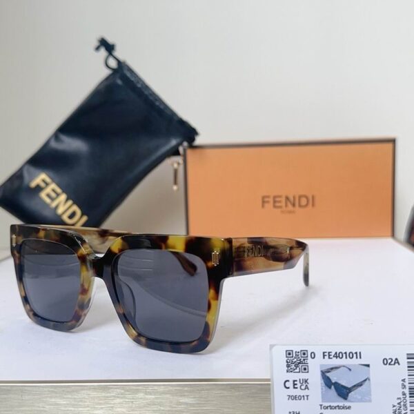 Fendi FE40101I Square Frame Sunglasses