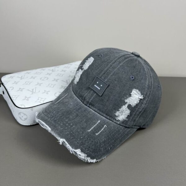 Luxury designer retro washed worn-out smiling baseball cap for both men and women, adjustable street dad hat