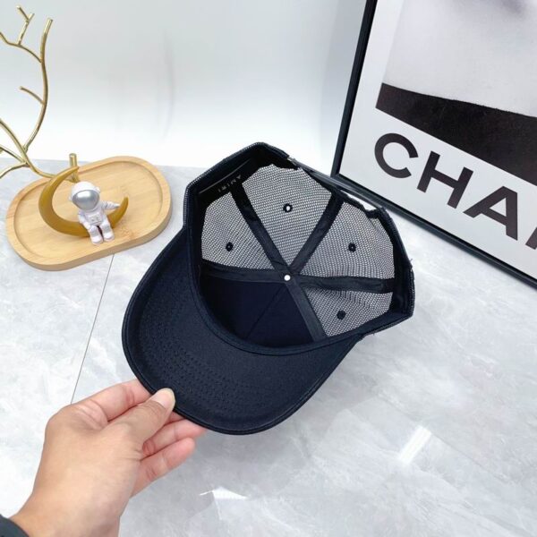 Luxury designer retro mesh hip-hop baseball cap with adjustable snap button design for both men and women, cute and fashionable baseball cap