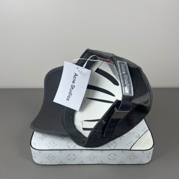 Luxury designer retro washed baseball cap for men and women, casual smiley face metal adjustable sports cap