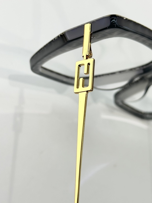 Fendi Oversized Square Frame Sunglasses – Statement Luxury