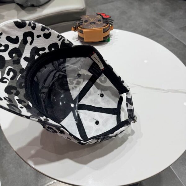 Luxury designer fashionable retro worn baseball cap leopard print two-color jacquard adjustable hat suitable for both men and women