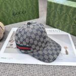 Luxury designer striped two tone baseball cap for men and women, fashionable outdoor travel sun hat