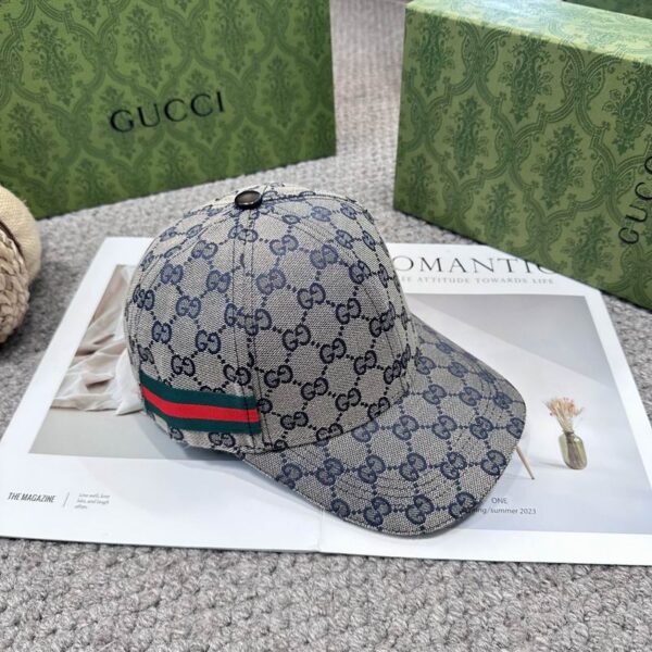 Luxury designer striped two tone baseball cap for men and women, fashionable outdoor travel sun hat