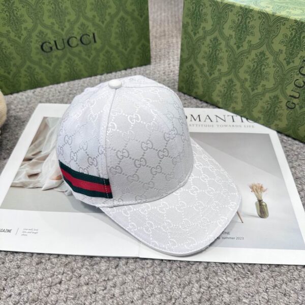 Luxury designer striped two tone baseball cap for men and women, fashionable outdoor travel sun hat