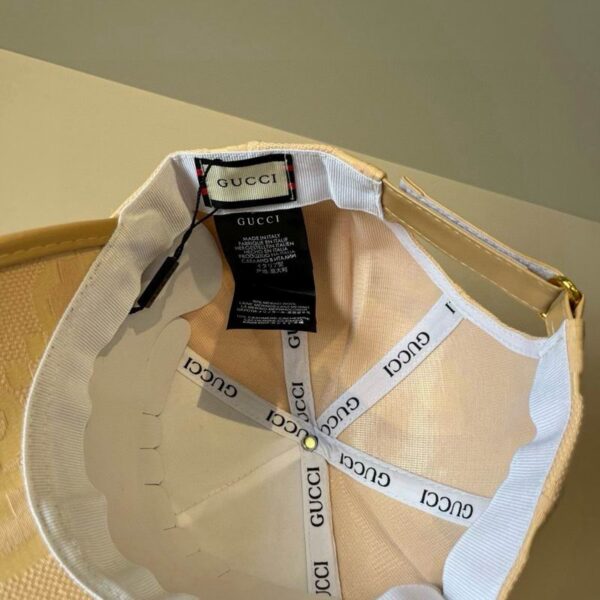 Luxury designer letter embroidered baseball cap, suitable for both men and women in street fashion style, adjustable cap for both men and women