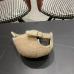 Luxury designer high-end fashion metal badge hat plush baseball cap men's and women's comfortable hat