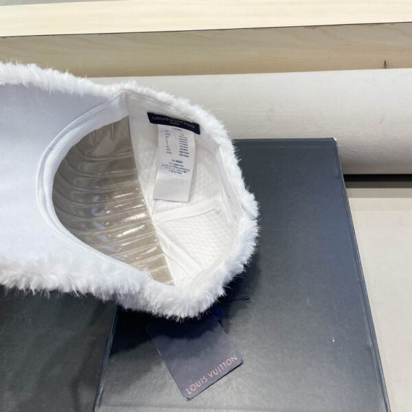 Luxury designer plush fashion trend baseball suitable for both men and women, comfortable casual hat