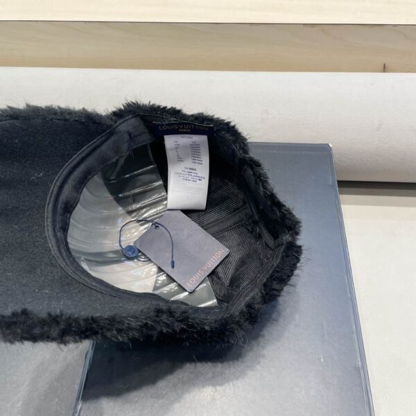 Luxury designer plush fashion trend baseball suitable for both men and women, comfortable casual hat