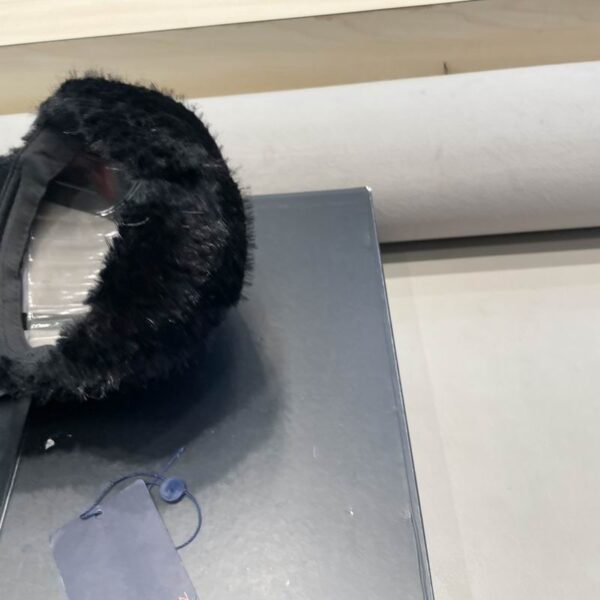 Luxury designer plush fashion trend baseball suitable for both men and women, comfortable casual hat