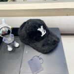 Luxury designer plush fashion trend baseball suitable for both men and women, comfortable casual hat