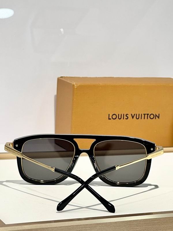 Classic Square Metal Temple Sunglasses