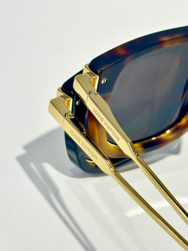 Classic Square Metal Temple Sunglasses
