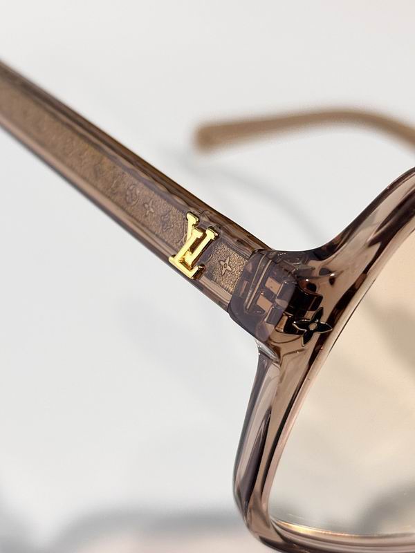 Louis Vuitton LV Elegant Oversized Square Sunglasses