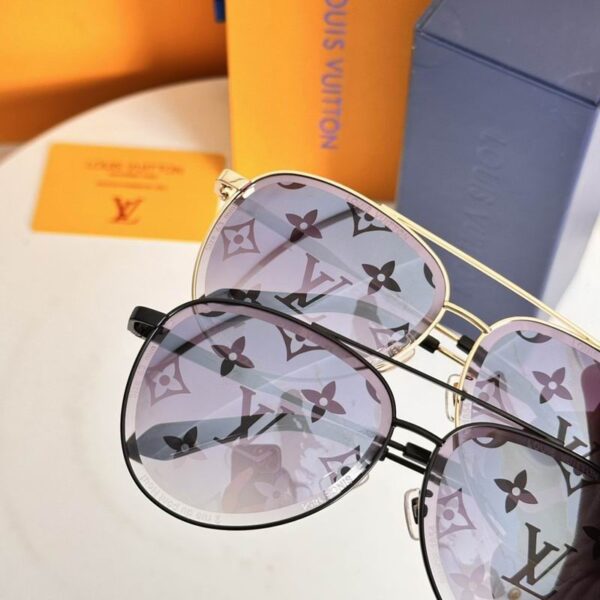 Signature Aviator Sunglasses with Gradient Lens