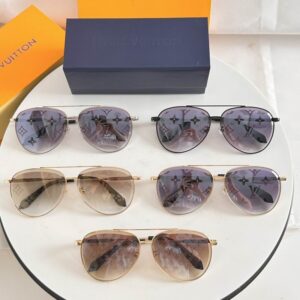 Signature Aviator Sunglasses with Gradient Lens
