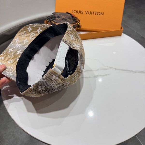 Luxury designer washed letter fashionable baseball cap, adjustable casual sports cap suitable for both men and women