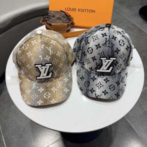 Luxury designer washed letter fashionable baseball cap, adjustable casual sports cap suitable for both men and women