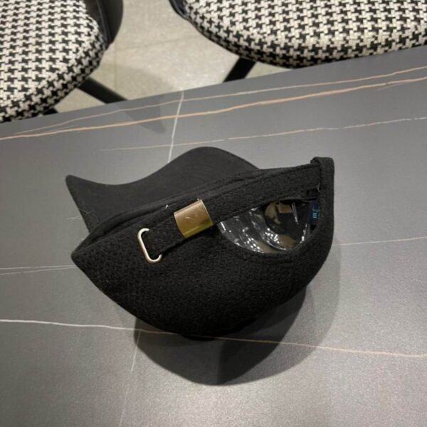 Luxury designer textured baseball cap for both men and women, casual and fashionable sun hat