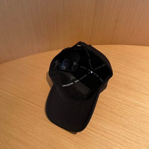 Luxury designer classic fashion baseball cap solid color adjustable unisex sports cap